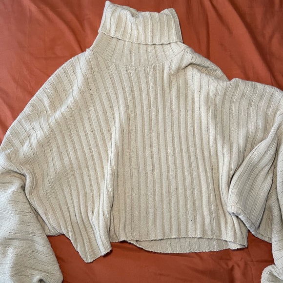 turtleneck flowy cropped sweater with balloon sleeves - Picture 7 of 7